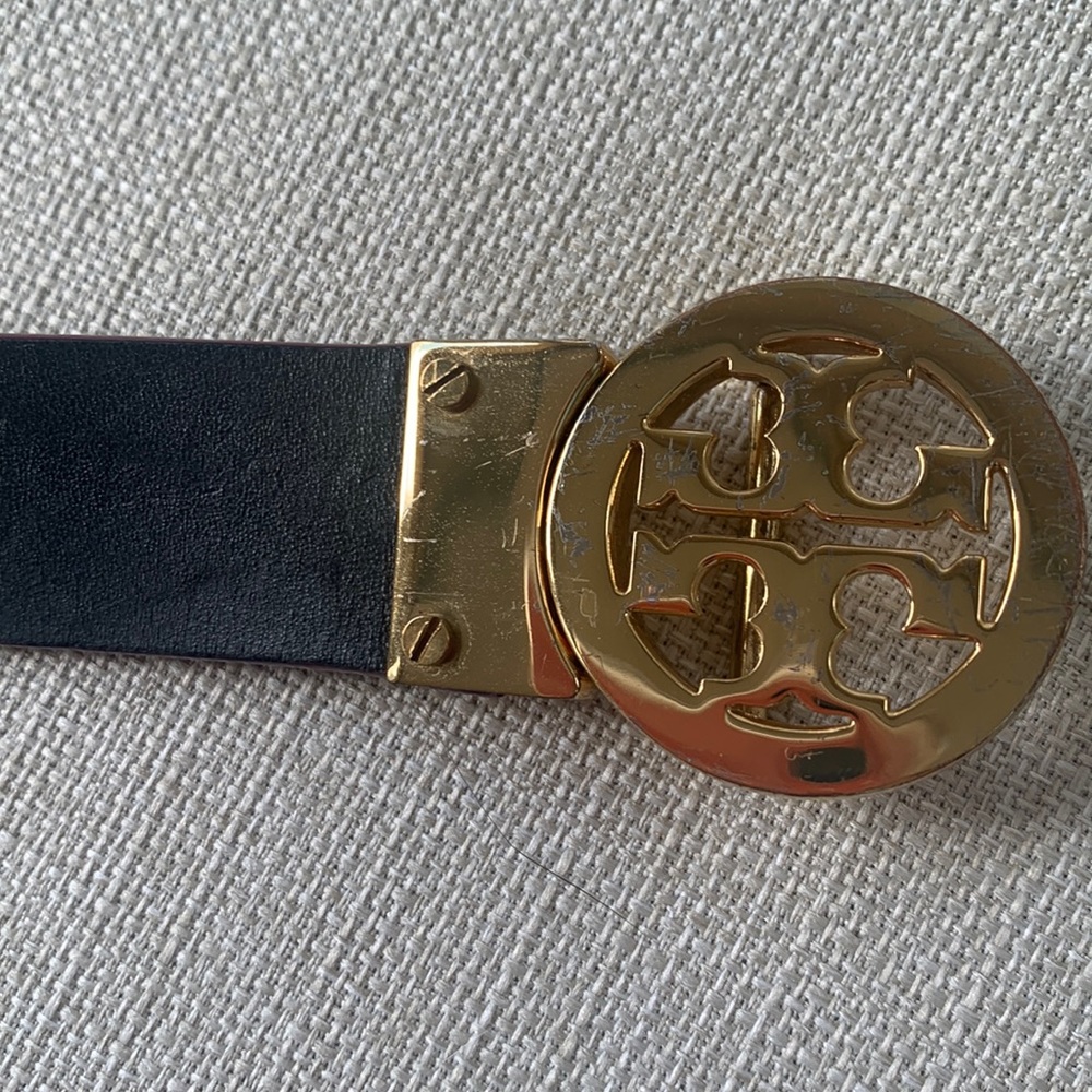 Tory Burch logo buckle reversible black and plum leather